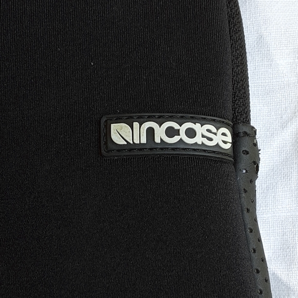Incase Laptop case - Picture 2 of 5
